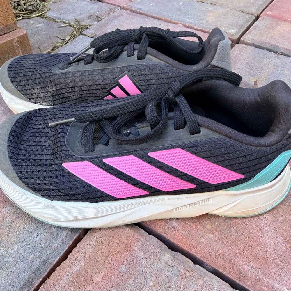 Adidas‎ girls Black and Pink Running Shoes size 1 - Picture 3 of 6
